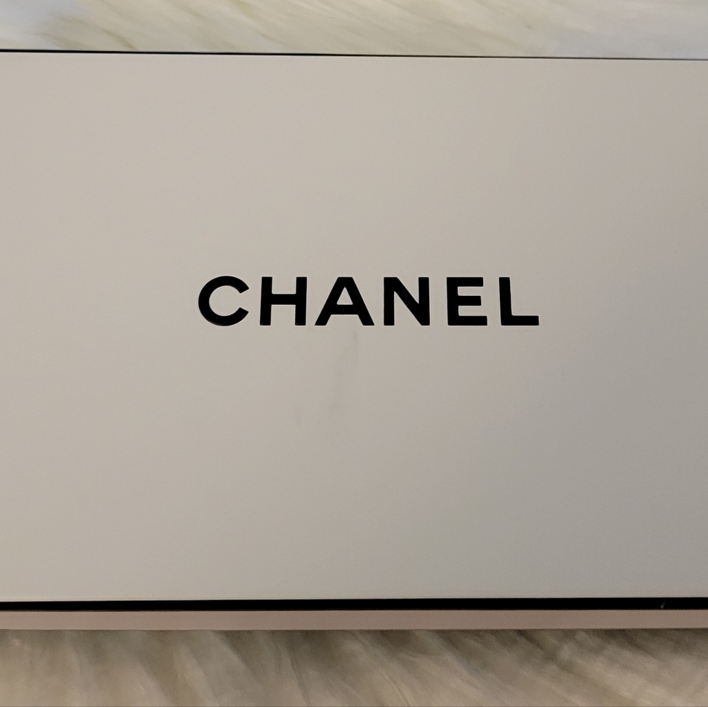 Chanel gift box